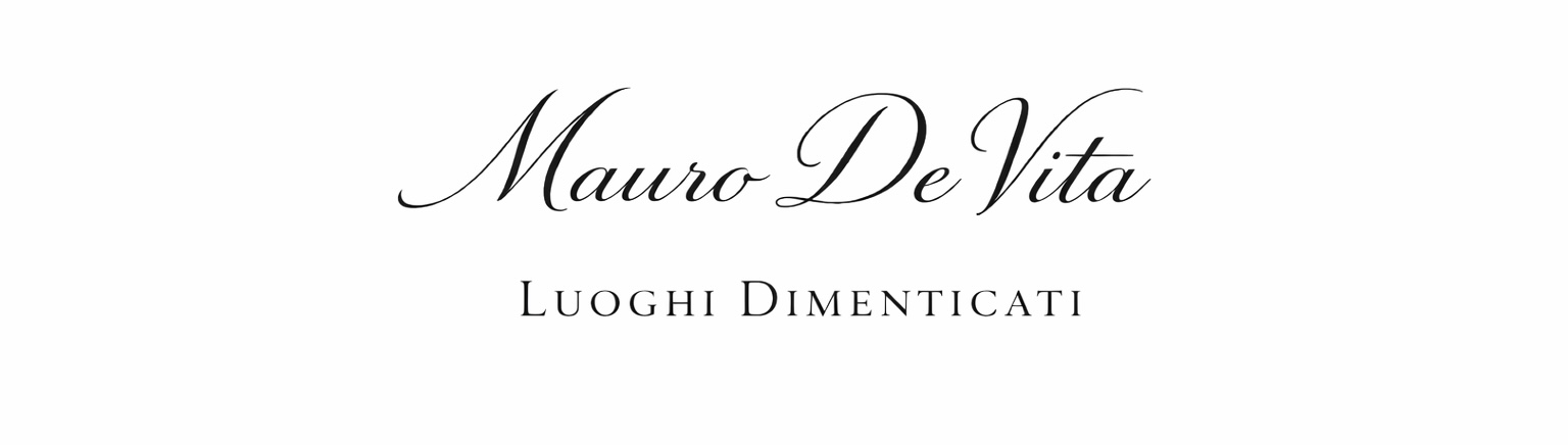 Logo Mauro De Vita, autore del progetto fotografico Luoghi Dimenticati dedicato alla fotografia fine art di luoghi abbandonati.